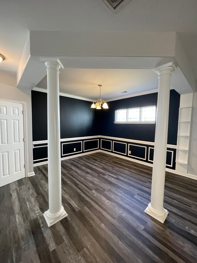 Building Photo - 320 Summer Hill Way