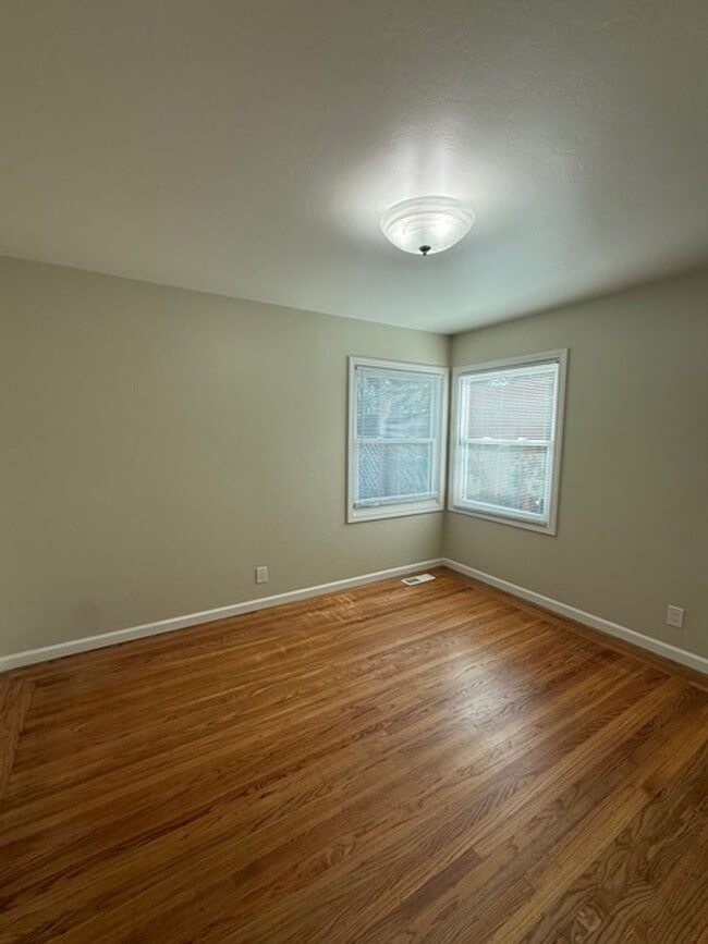 Building Photo - Beautifully Updated 3-Bedroom Home Next to Franklin Park