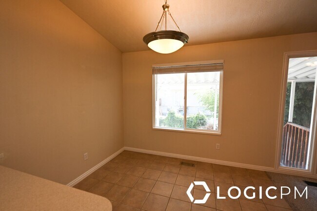 Building Photo - 4616 S Zenia Mdws Ct