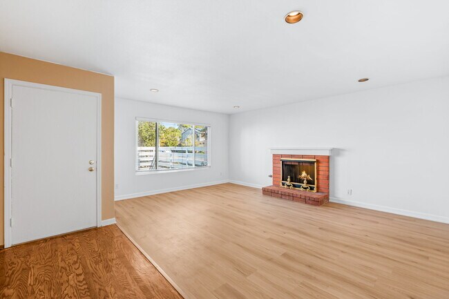 Building Photo - 2039 Village Wood Rd