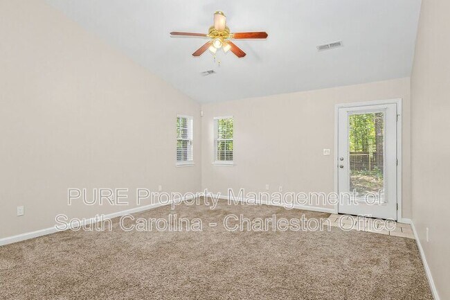 Building Photo - 3372 Wayland Dr