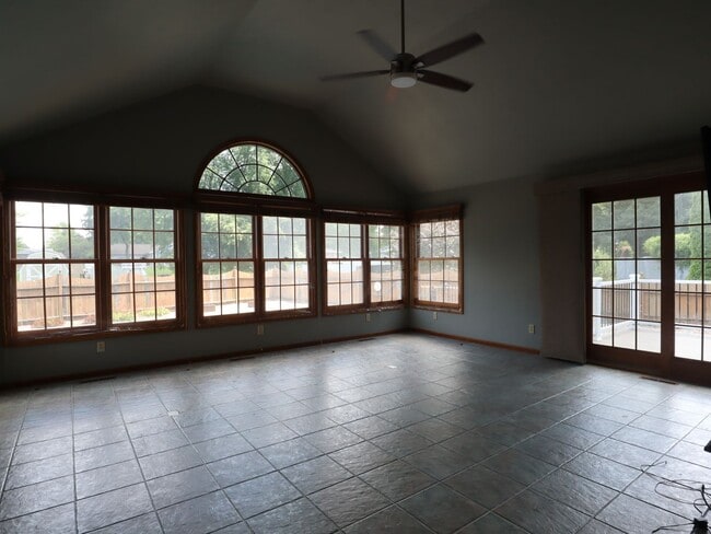 Building Photo - NEW PRICE - GREAT HOME - Single Family Home in Germantown Hills with Pool 3 BR / 4BA