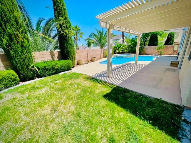 Building Photo - 2722 La Porte Ct