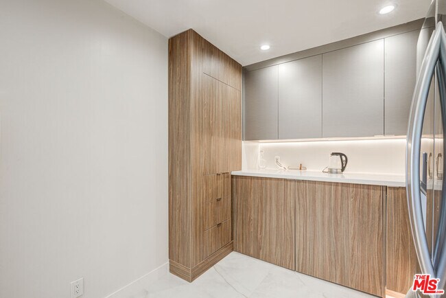 Building Photo - 4520 Gable Dr