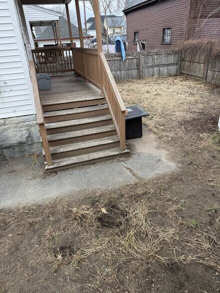 Building Photo - 256-258 Gibson St