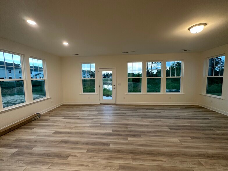 Building Photo - 38 Nailsworth St