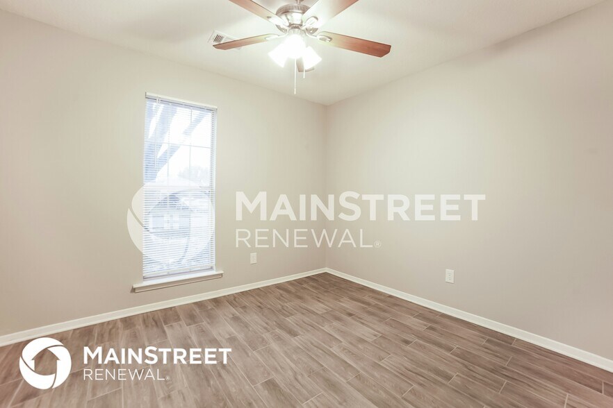 Building Photo - 3805 Ivanhoe Dr
