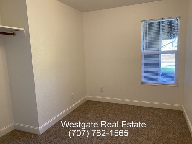 Building Photo - 8419 Lakewood Ave