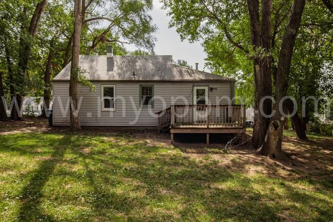 Building Photo - 2 Bedroom Home | Near Offutt Air Force Base