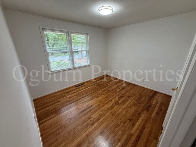 Building Photo - 2843 Hermitage Dr