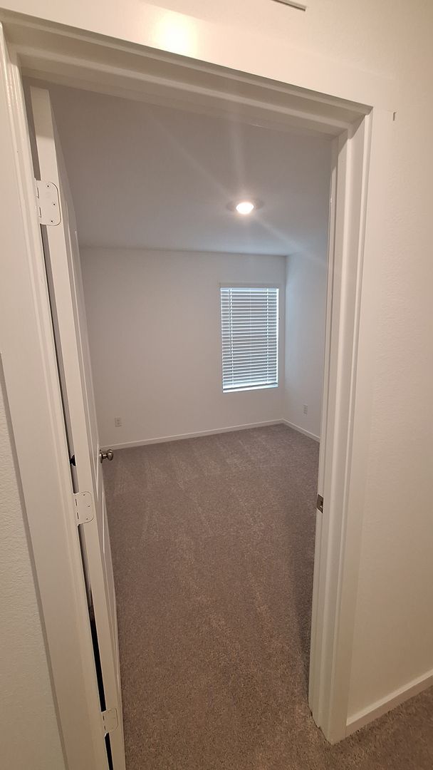 Building Photo - NEWLY BUILT 4 bedroom 2.5 Bath Single *1.5...
