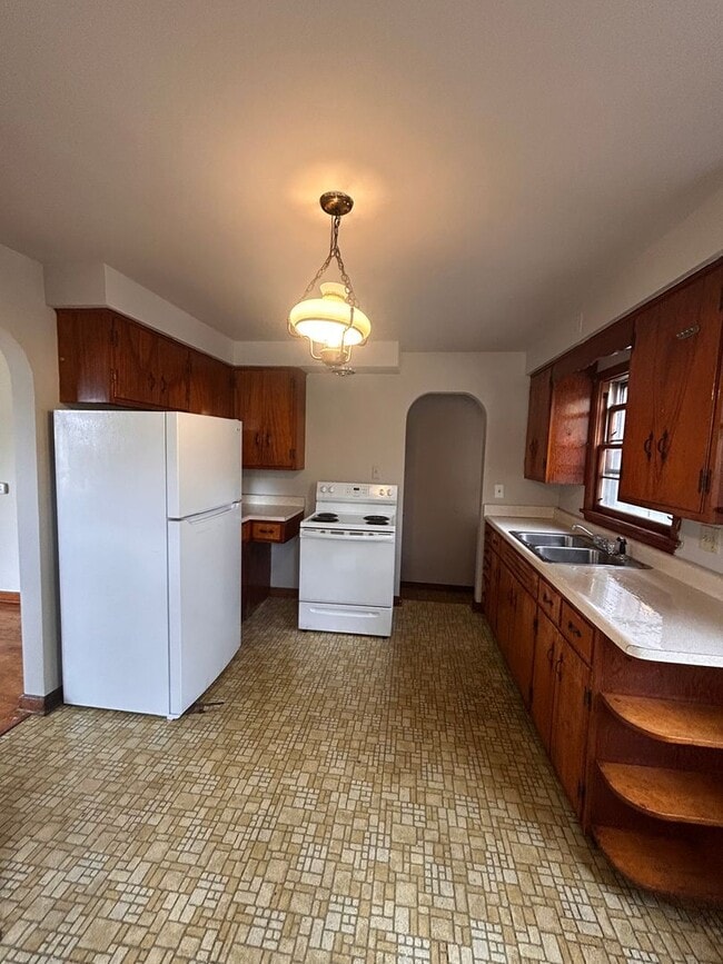 Building Photo - 5316 Plaza Dr