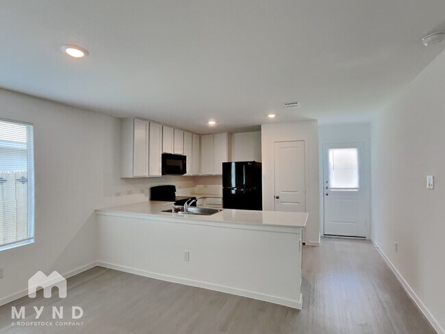 Building Photo - 217 Poplar Pl