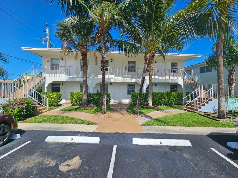 Building Photo - 212 SE 9th Ave