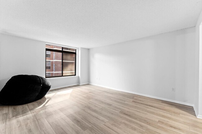 Building Photo - 759 2nd St