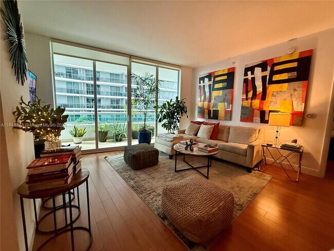 Building Photo - 1800 N Bayshore Dr