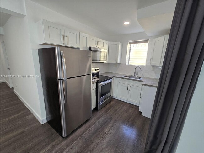 Building Photo - 1629 SW 6th St