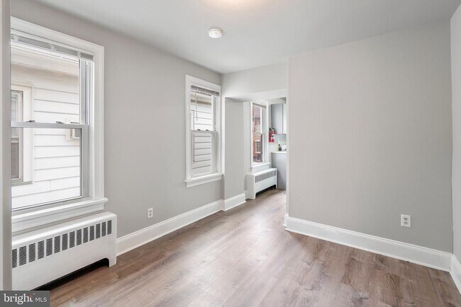 Building Photo - 243 Conover St