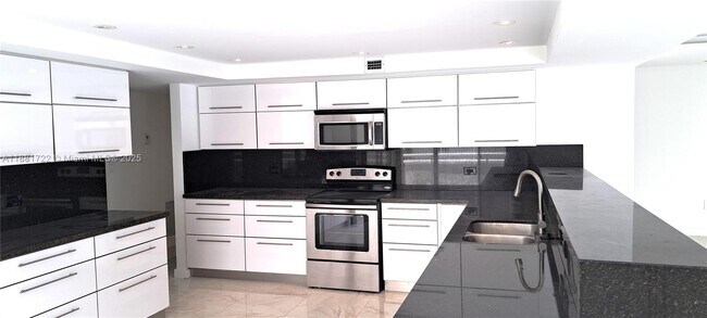 Building Photo - 468 Golden Isles Dr