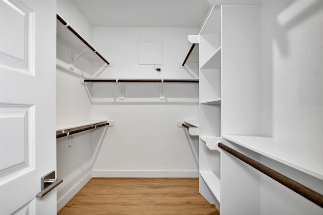 Building Photo - 119 E 43rd St