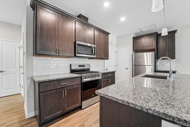 Building Photo - 410 Tower Ridge Cir
