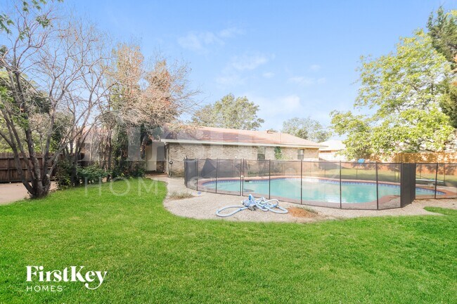 Building Photo - 2813 Silver Meadow Ln