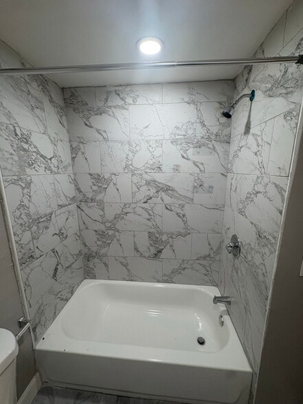 Building Photo - 3715 Oakmont Ave