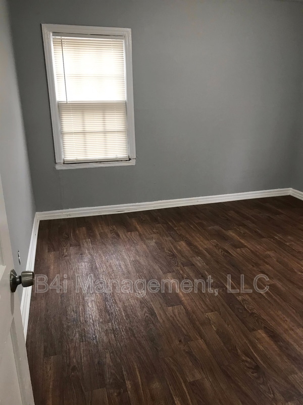 Building Photo - 4692 Beecher St
