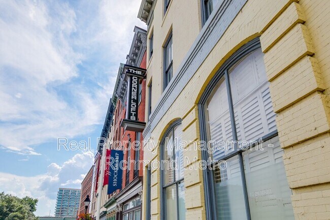 Building Photo - 1321 1/2 E. Main St.