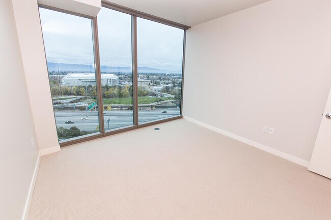 Building Photo - Beautiful 1 Bedroom condo at Axis – Exclus...