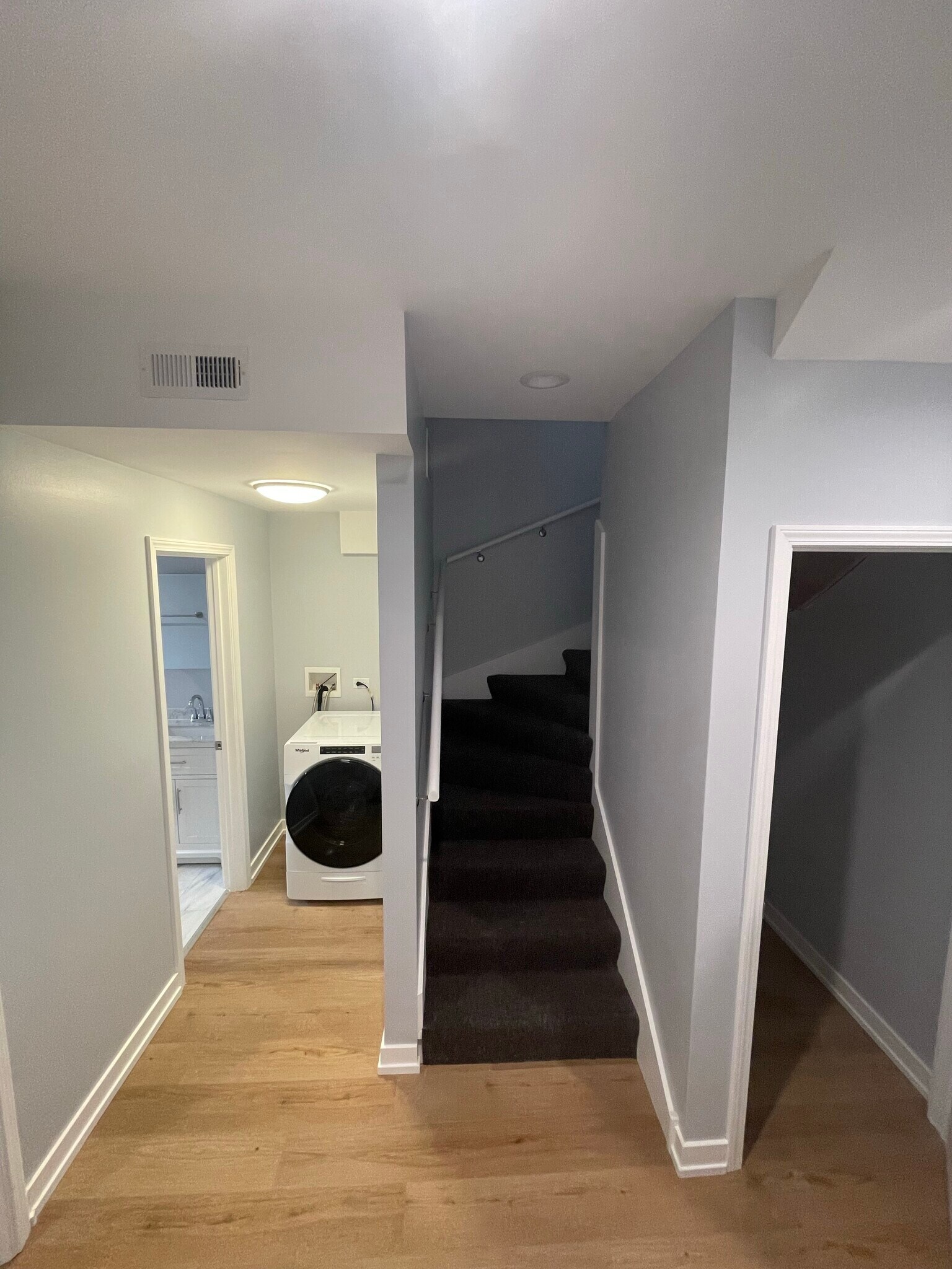 Building Photo - 1024 W Ainslie St