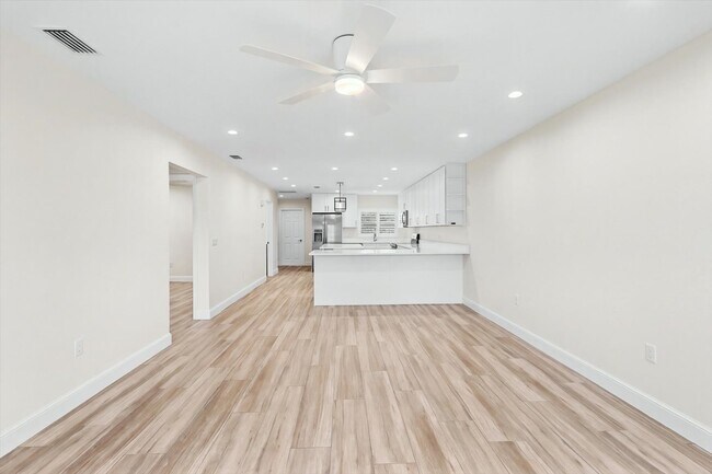 Building Photo - 11625 W Riverhaven Dr