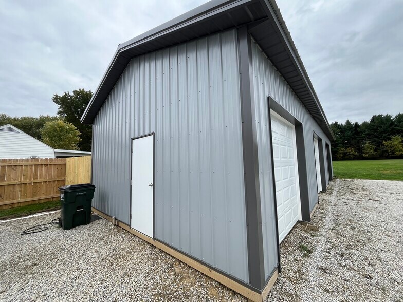 Building Photo - 13050 Beeson St NE