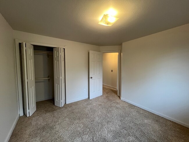 Building Photo - 362 E Elwood Ln