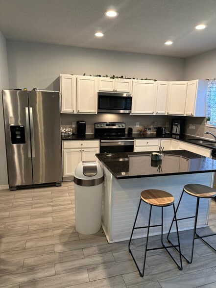 Building Photo - 6738 Tehama Gate