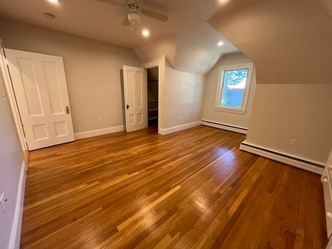 Building Photo - 90 Lyndhurst St