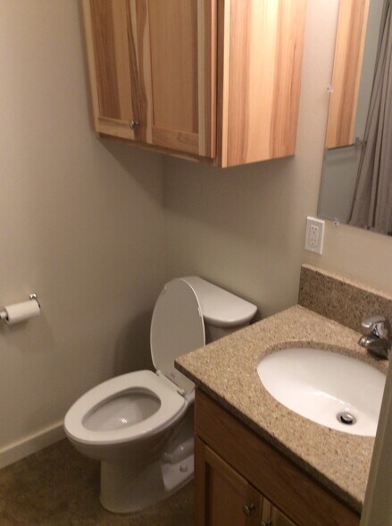 Building Photo - 909 W 4th Ave