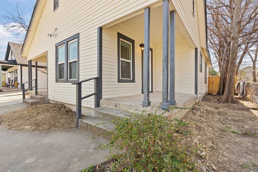 Building Photo - 1004 E Powell Ave