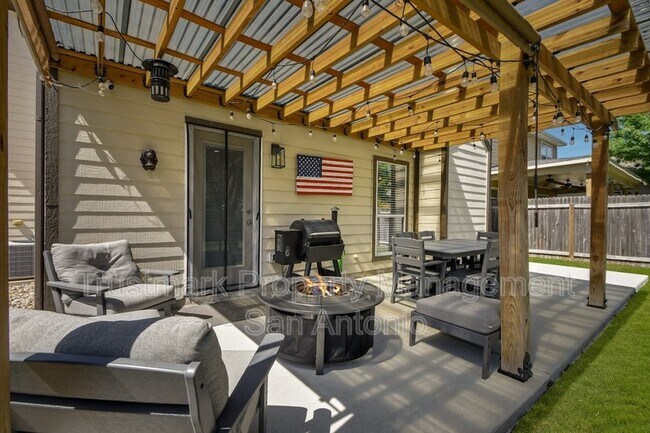 Building Photo - 545 Stonebrook Dr