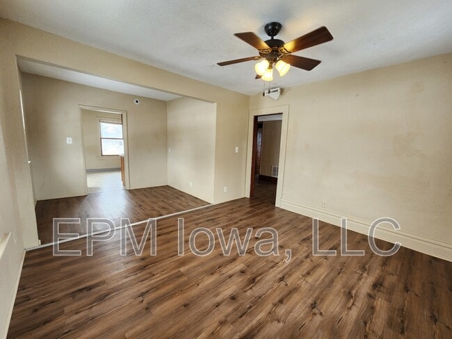 Building Photo - 604 1/2 West Seerley Boulevard