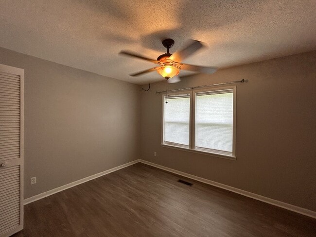 Building Photo - Home For Rent