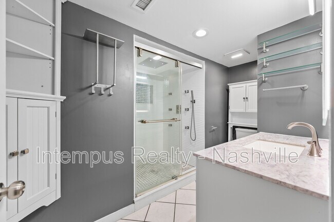 Building Photo - 7020 Bonnamere Dr