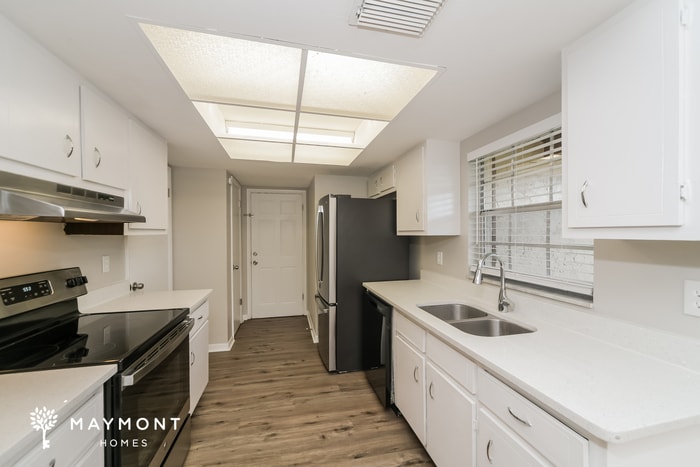 Building Photo - 4750 Kempston Dr