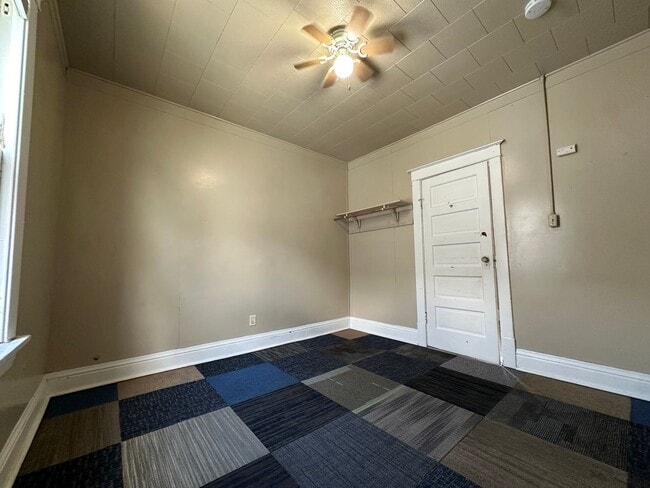 Building Photo - 2 Bedroom Apartment in East Chicago
