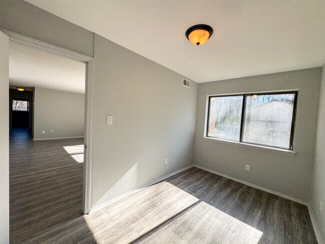 Building Photo - 1287 Schaub Dr