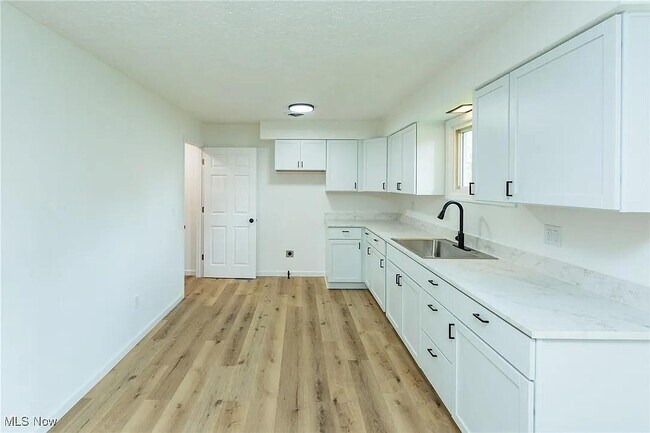 Building Photo - 1730 W 20th St