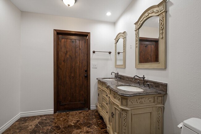 Building Photo - **724 E Cypress Ave Glendora** 4 bedroom 2 bath !!2 weeks free OAC!!