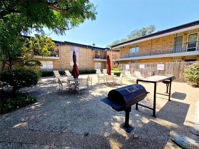 Building Photo - 10248 Regal Oaks Dr