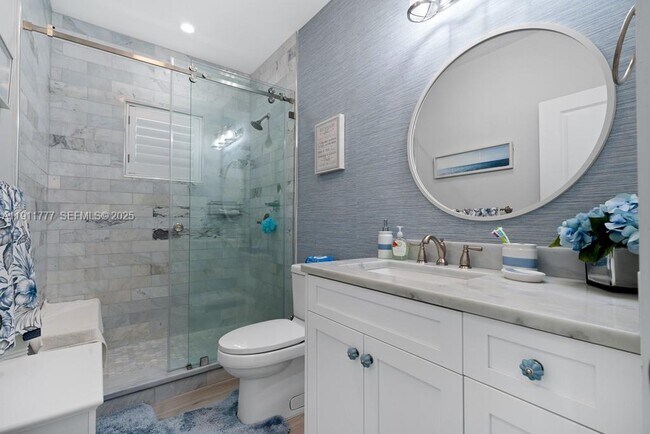 Building Photo - 112 Ave D