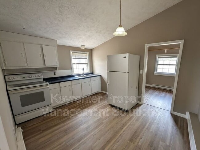 Building Photo - 12 Miller St